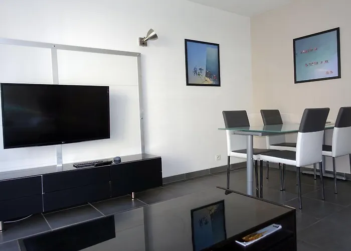 Le Palais - Appartement Au Centre Ville Avec Parking Prive